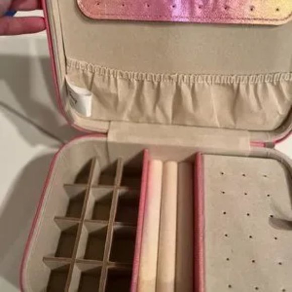 Pink Jewelry Box with Zipper Closure  -Minnie Mouse Themed ‎ (new) (w/a/x) - Picture 9 of 10